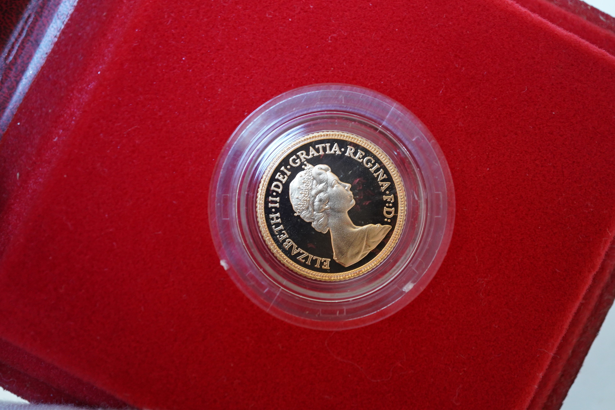 British gold coins, 1980 QEII proof gold half sovereign, in case of issue with certificate